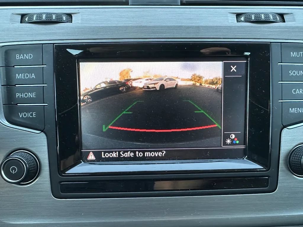 Used 2015 Volkswagen Golf TDI S FWD image 14