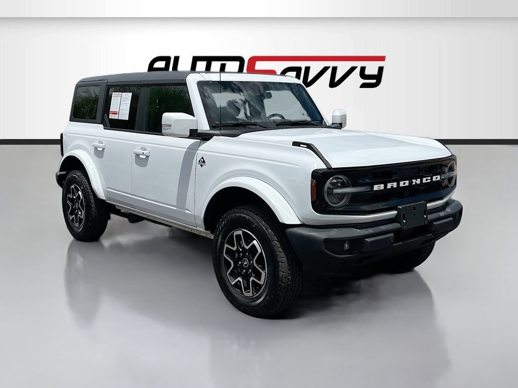Used 2025 Ford Bronco Outer Banks AWD/4WD image 1