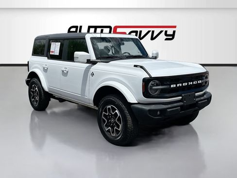 Used 2025 Ford Bronco Outer Banks AWD/4WD image 1