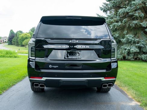 Used 2026 Chevrolet Suburban High Country AWD/4WD image 3