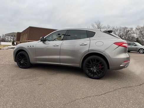 Used 2019 Maserati Levante image 8