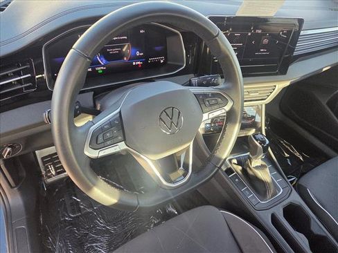 Certified 2025 Volkswagen Jetta Sport image 10