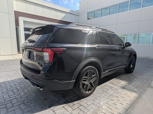 Used 2025 Ford Explorer ST RWD image 4
