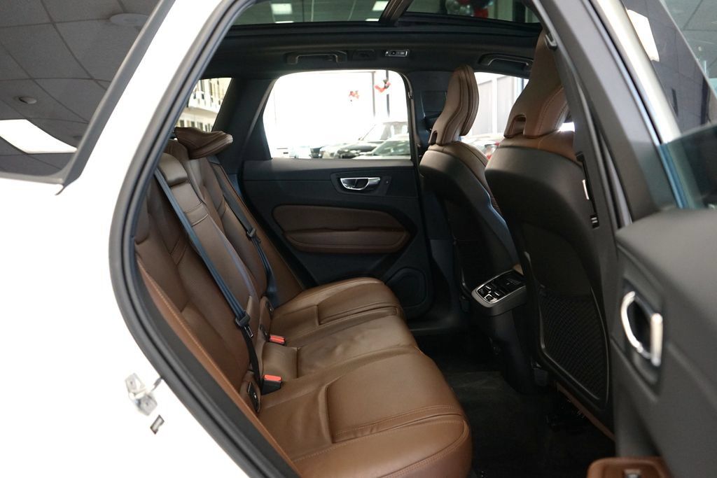 Used 2021 Volvo XC60 T5 Inscription AWD/4WD image 14