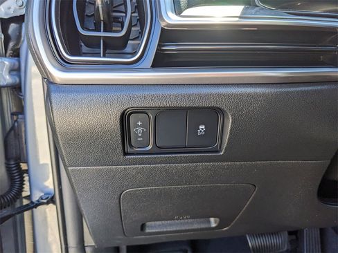 Certified 2025 Kia Sorento LX image 28
