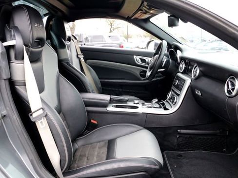 Used 2020 Mercedes-Benz SLC 300 image 24