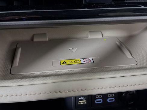 Used 2023 Toyota Highlander XLE AWD/4WD image 24