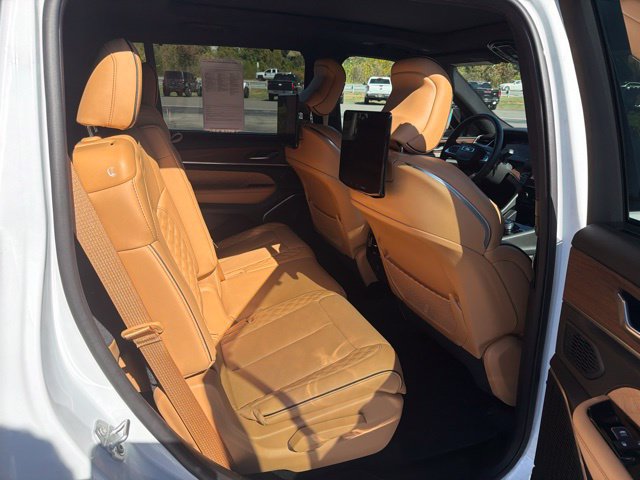 Used 2025 Jeep Grand Cherokee L Summit w/ Advanced Protech Group IV AWD/4WD image 6