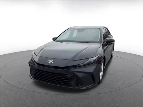 Used 2025 Toyota Camry LE image 7