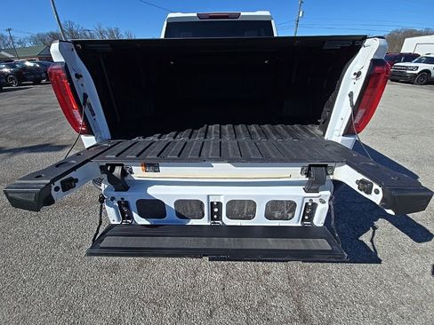 Used 2023 GMC Sierra 1500 SLT w/ SLT Convenience Package image 17