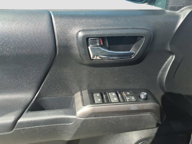 Used 2022 Toyota Tacoma TRD Off-Road w/ Technology Package AWD/4WD image 14