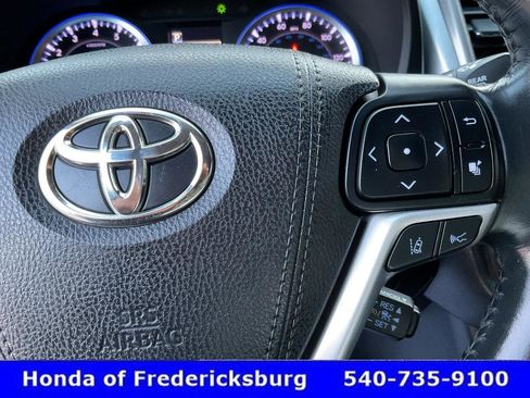 Used 2018 Toyota Highlander XLE AWD/4WD image 33
