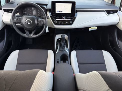 Used 2025 Toyota Corolla LE image 11