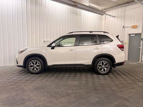 Used 2020 Subaru Forester Premium image 2