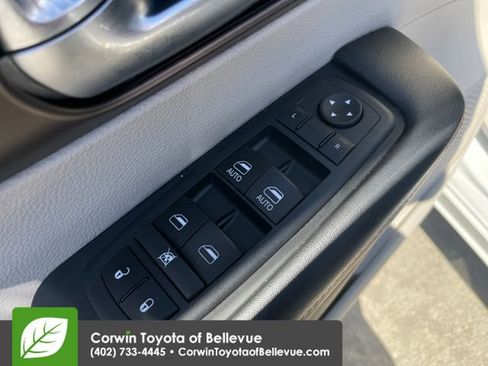 Used 2018 Chrysler Pacifica Touring-L w/ Tire & Wheel Group FWD image 19