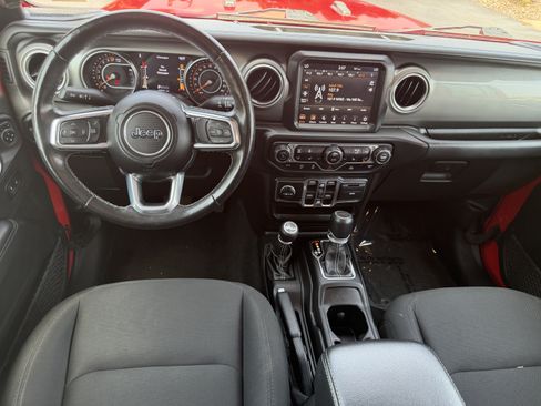 Used 2022 Jeep Gladiator Overland w/ Cold Weather Group AWD/4WD image 17