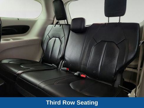 Used 2018 Chrysler Pacifica Touring-L Plus FWD image 22