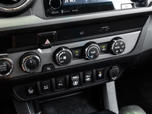 Used 2019 Toyota Tacoma TRD Sport w/ Technology Package image 33