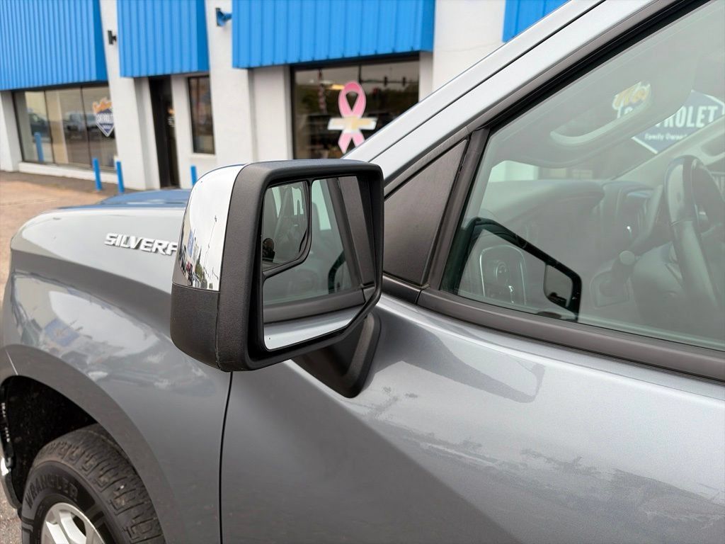 Used 2019 Chevrolet Silverado 1500 LT w/ All-Star Edition AWD/4WD image 12