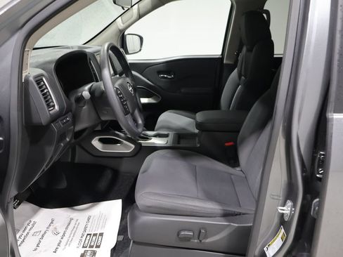 Used 2024 Nissan Frontier SV AWD/4WD image 11