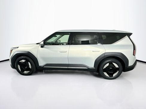 Used 2024 Kia EV9 Light RWD image 4