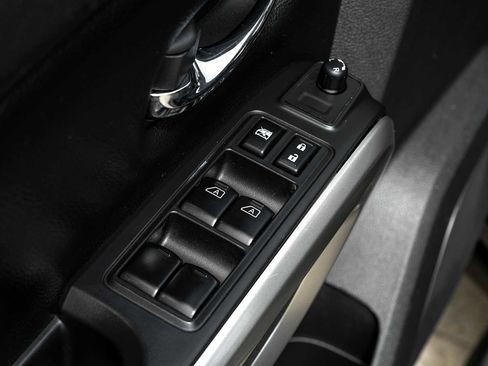Used 2022 Nissan Titan SV w/ SV Convenience Package RWD image 41