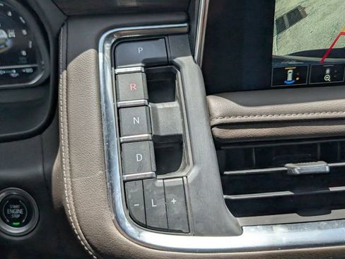 Used 2022 Chevrolet Suburban LT w/ Luxury Package image 24