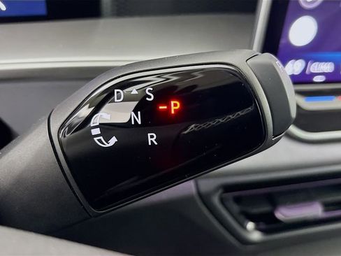 New 2026 Volkswagen Tiguan SE image 18