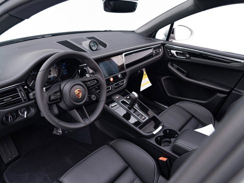 New 2026 Porsche Macan S image 4