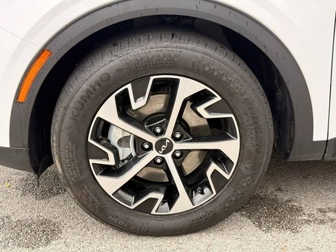 Used 2025 Kia Sportage EX image 41