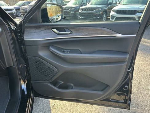 New 2025 Jeep Grand Cherokee Limited w/ Luxury Tech Group II image 14