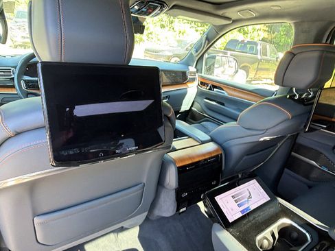 Used 2024 Jeep Grand Wagoneer Series III w/ Rear Seat Video Group 1 AWD/4WD image 27