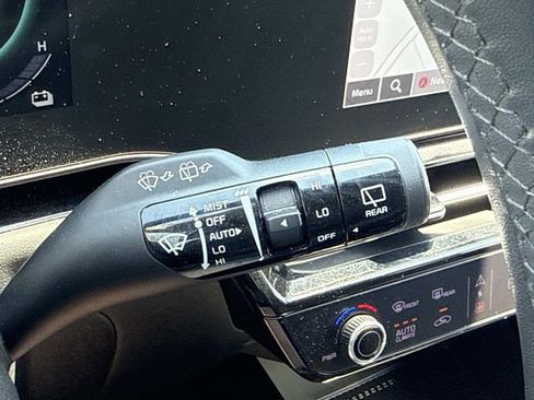 Used 2023 Kia Niro EX FWD image 25