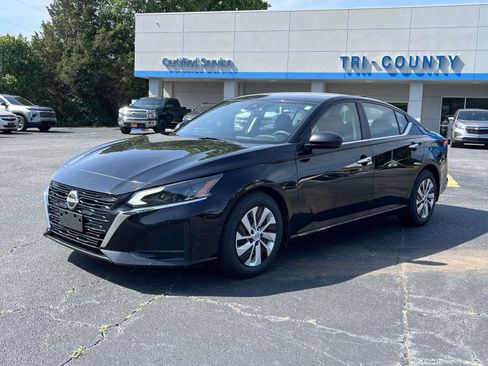 Used 2024 Nissan Altima 2.5 S FWD image 7