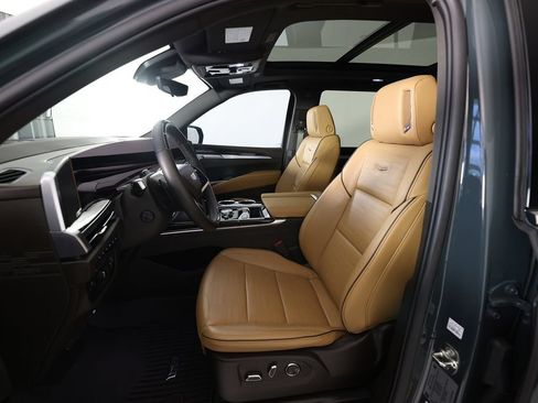 Used 2026 Cadillac Escalade Luxury w/ Touring Package AWD/4WD image 16