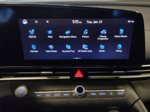 Used 2023 Hyundai Elantra Limited image 25