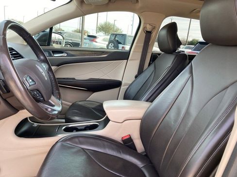 Used 2017 Lincoln MKC Reserve image 10