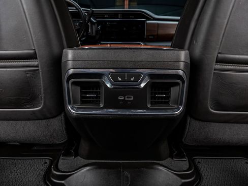 Used 2024 GMC Sierra 2500 Denali Ultimate image 32