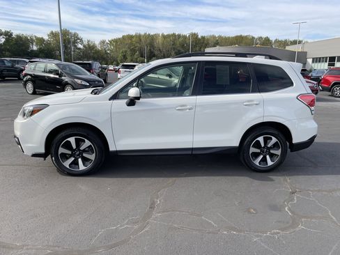 Used 2018 Subaru Forester 2.5i Limited image 2