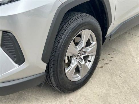 Certified 2022 Toyota RAV4 LE AWD/4WD image 9