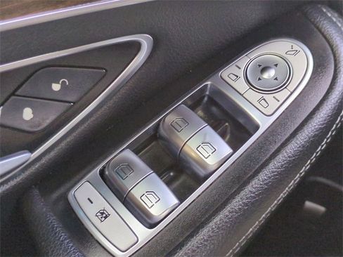 Used 2017 Mercedes-Benz GLC 300 4MATIC w/ Premium 2 Package image 25