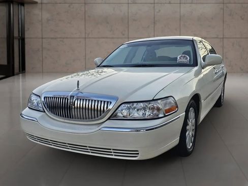 Used 2007 Lincoln Town Car Signature image 27