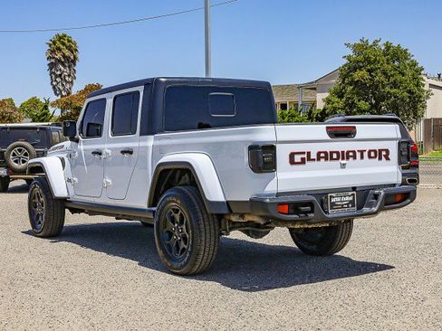 Used 2022 Jeep Gladiator Sport image 6