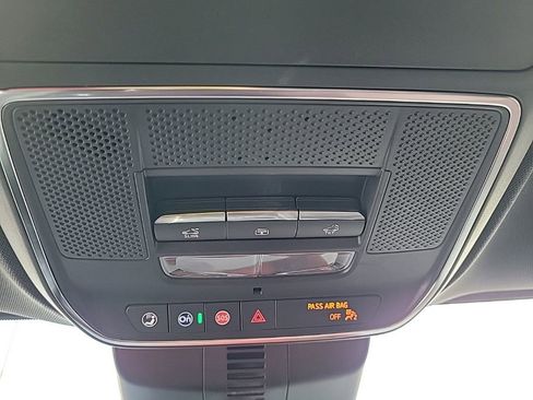 Used 2025 Chevrolet Traverse RS image 33