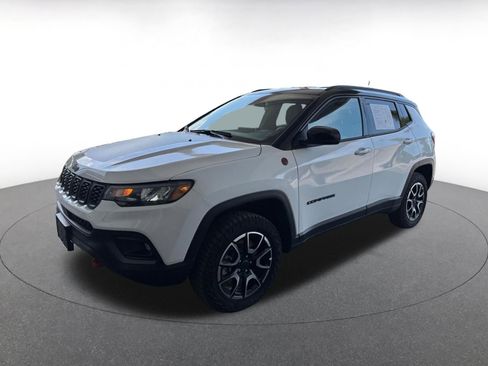Used 2025 Jeep Compass Trailhawk AWD/4WD image 4