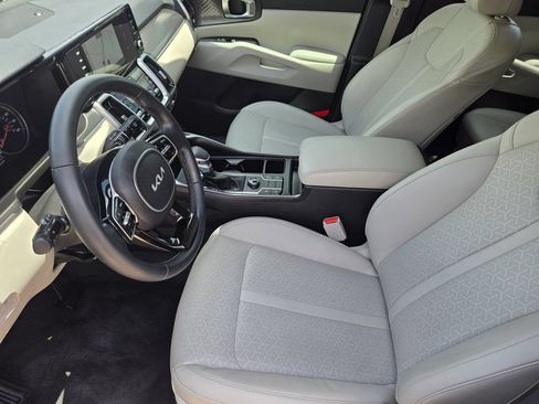 Certified 2022 Kia Sorento S FWD image 18