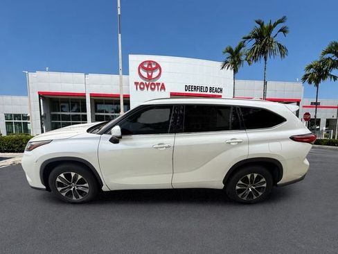 Used 2021 Toyota Highlander XLE FWD image 4
