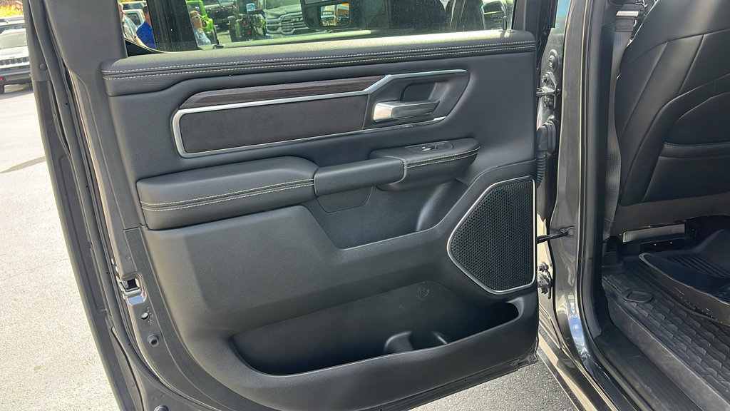 Used 2025 RAM 1500 Laramie w/ Sport Appearance Package AWD/4WD image 18