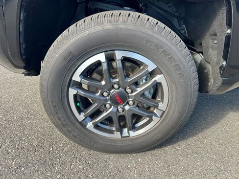 Used 2025 Toyota Tacoma TRD Sport image 9