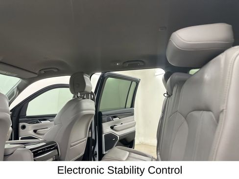 Used 2024 Jeep Wagoneer L 4WD image 32